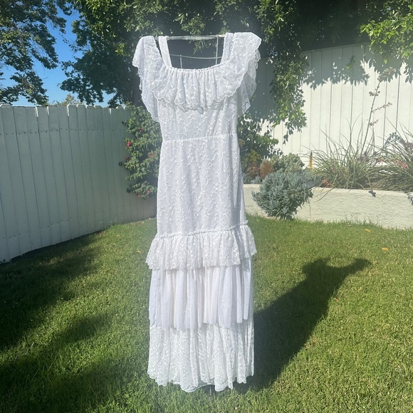 Country White Lace Off Shoulder Maxi Dress - Picture 1 of 13